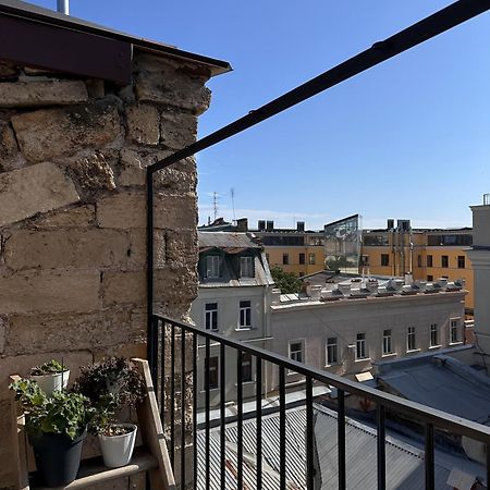White Door Apartments Mansard Heart Of Odessa 2 المظهر الخارجي الصورة