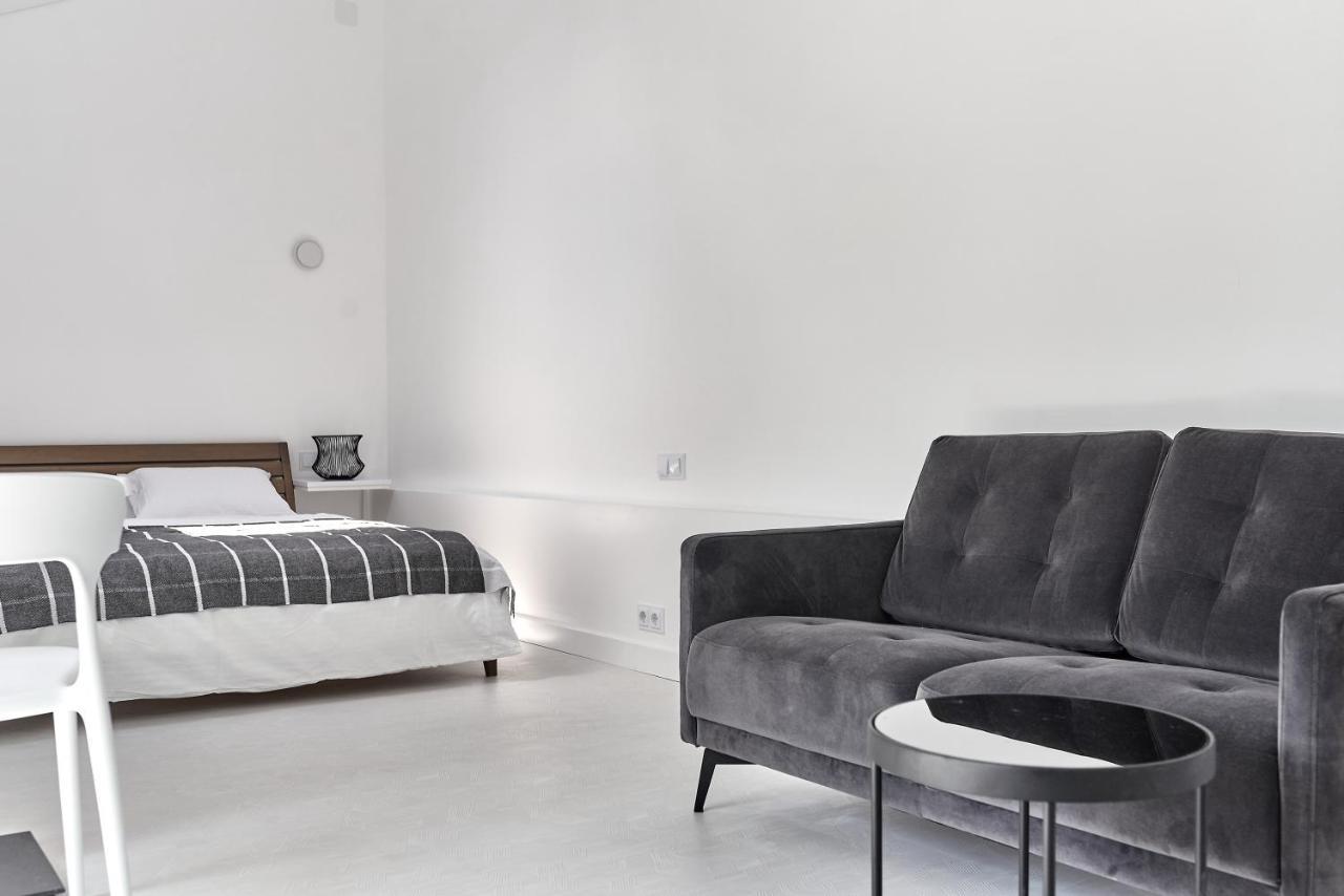 White Door Apartments Mansard Heart Of Odessa 2 المظهر الخارجي الصورة
