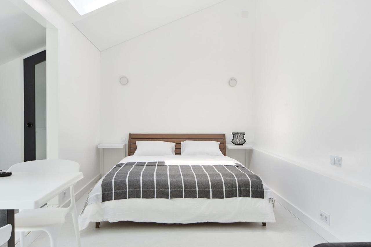 White Door Apartments Mansard Heart Of Odessa 2 المظهر الخارجي الصورة