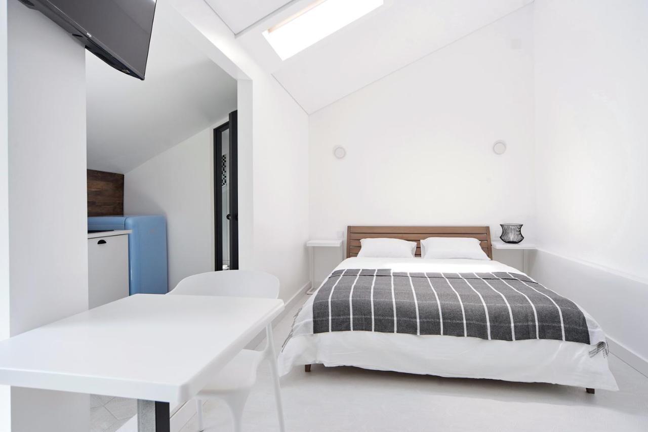 White Door Apartments Mansard Heart Of Odessa 2 المظهر الخارجي الصورة