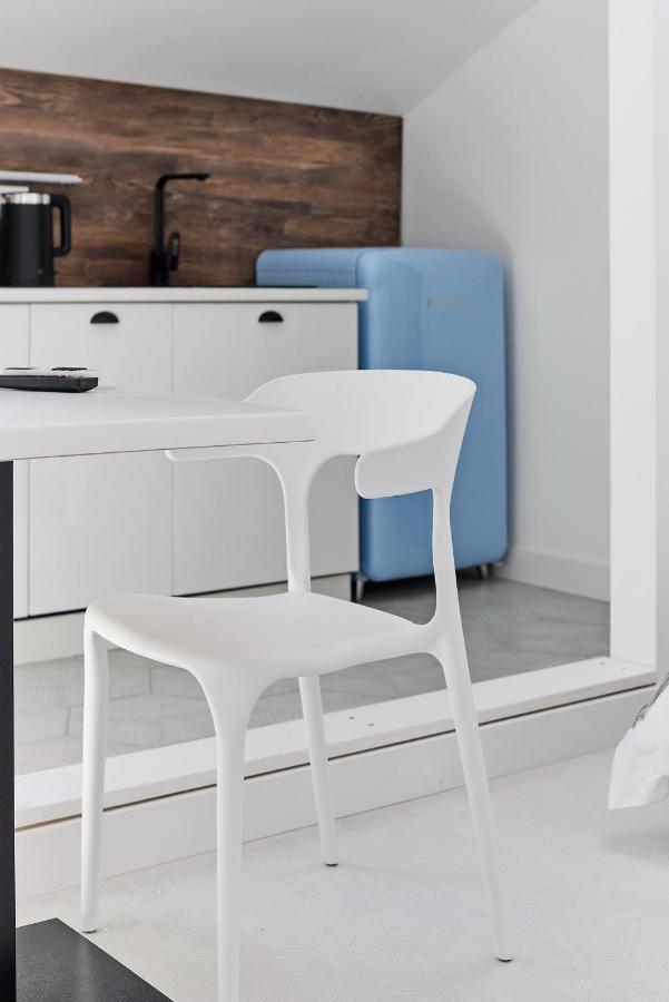 White Door Apartments Mansard Heart Of Odessa 2 المظهر الخارجي الصورة
