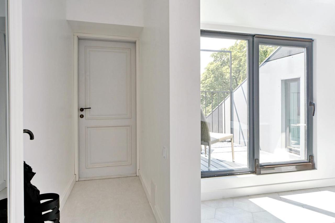 White Door Apartments Mansard Heart Of Odessa 2 المظهر الخارجي الصورة