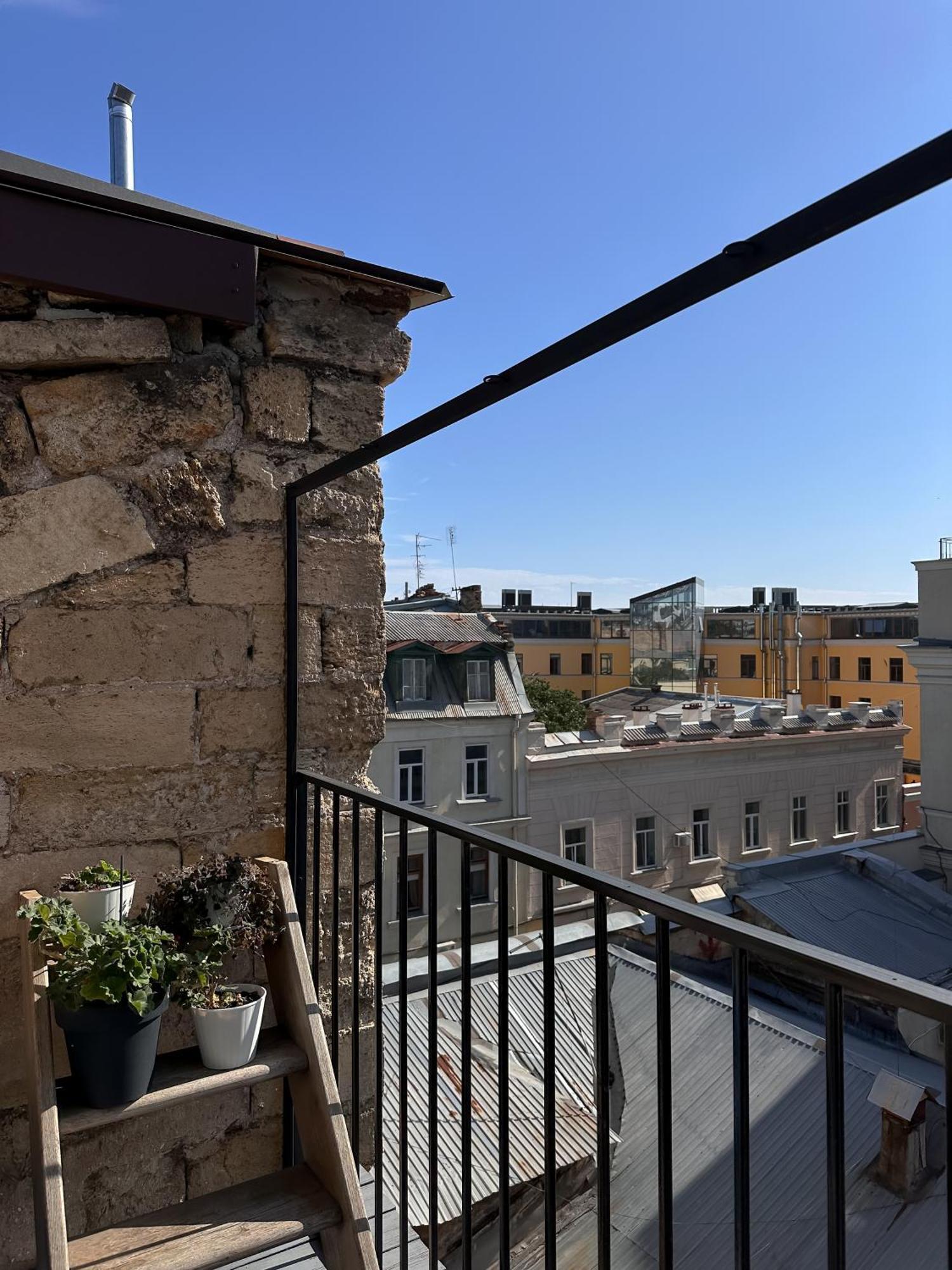 White Door Apartments Mansard Heart Of Odessa 2 المظهر الخارجي الصورة